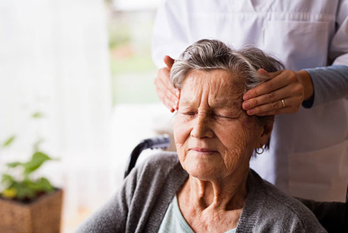 Aromatherapy-and-Relaxing-Massages-at-Senior-Care-Home